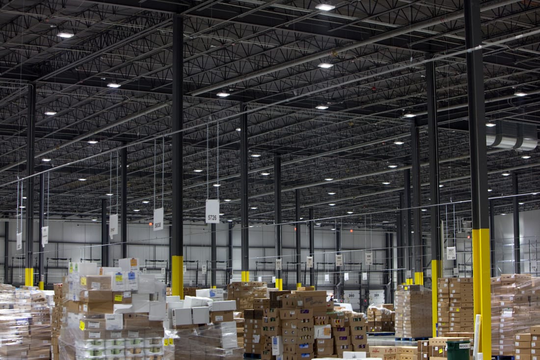 Interior de um armazém frigorífico de distribuição alimentar