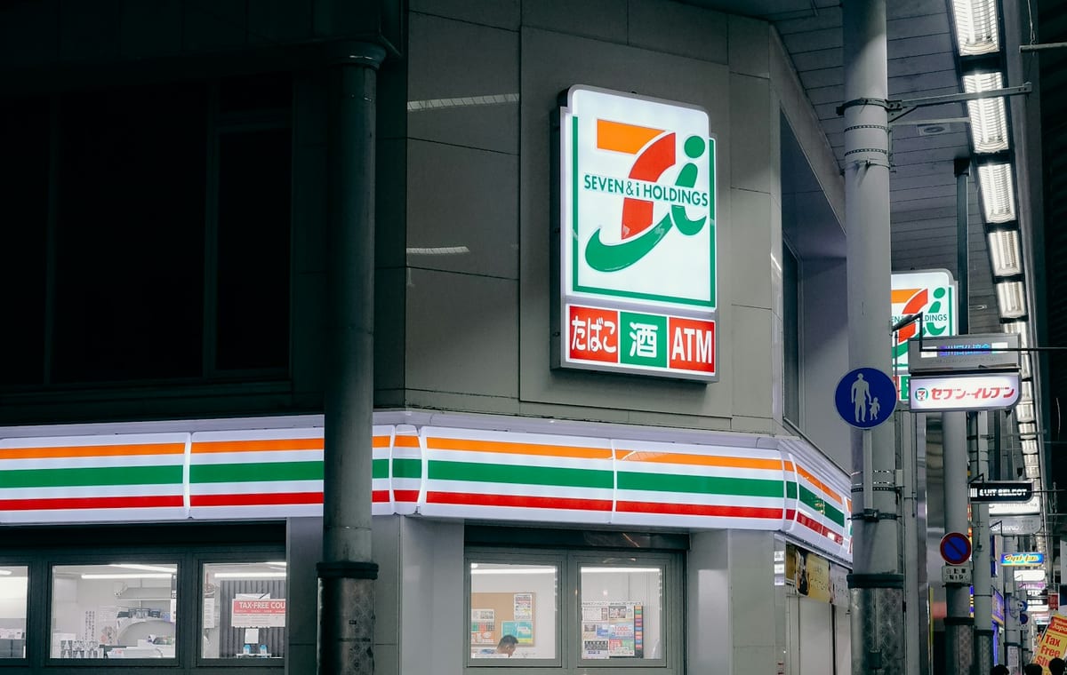 Uma loja 7-Eleven ao anoitecer: o 7-Eleven é o maior inquilino do Realty Income